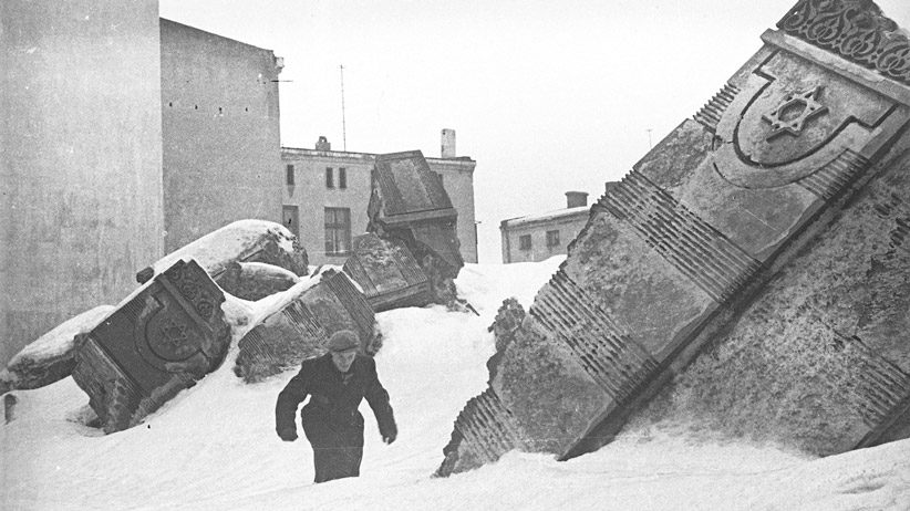 Henryk RossLodz ghetto: SNOW Gelatin silver printArt Gallery of OntarioGift from Archive of Modern Conflict, 2007© Art Gallery of Ontario