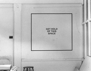 Get Hold of this Space, 1974 Acrylic on wall (reconstructed in 2010); 93 x 103 in. Courtesy of the Estate of the artist